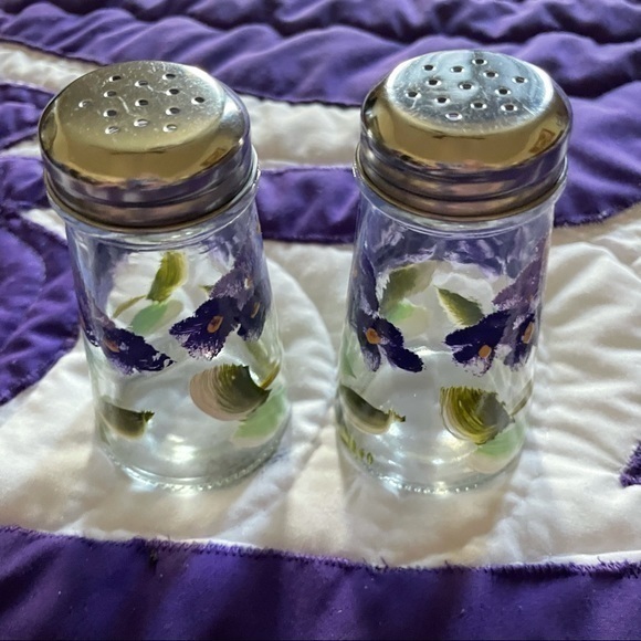 Hand Painted Salt and Pepper Shakers - Picture 4 of 5